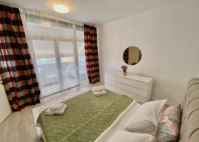 Central Flat アパート *