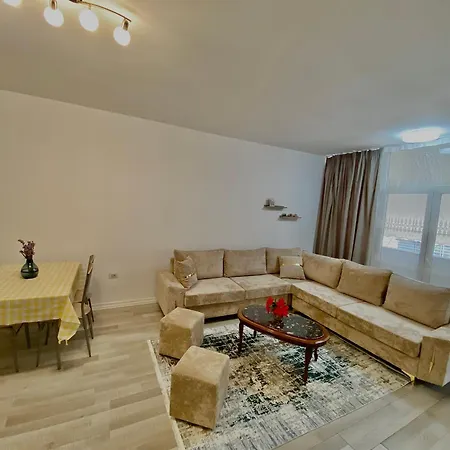 Central Flat Τίρανα